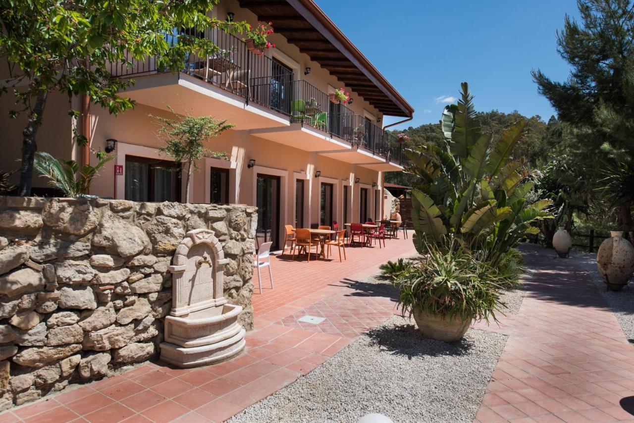 Agriturismo Vecchia Masseria Charme&Relax Сан-Микеле-ди-Ганцария Экстерьер фото