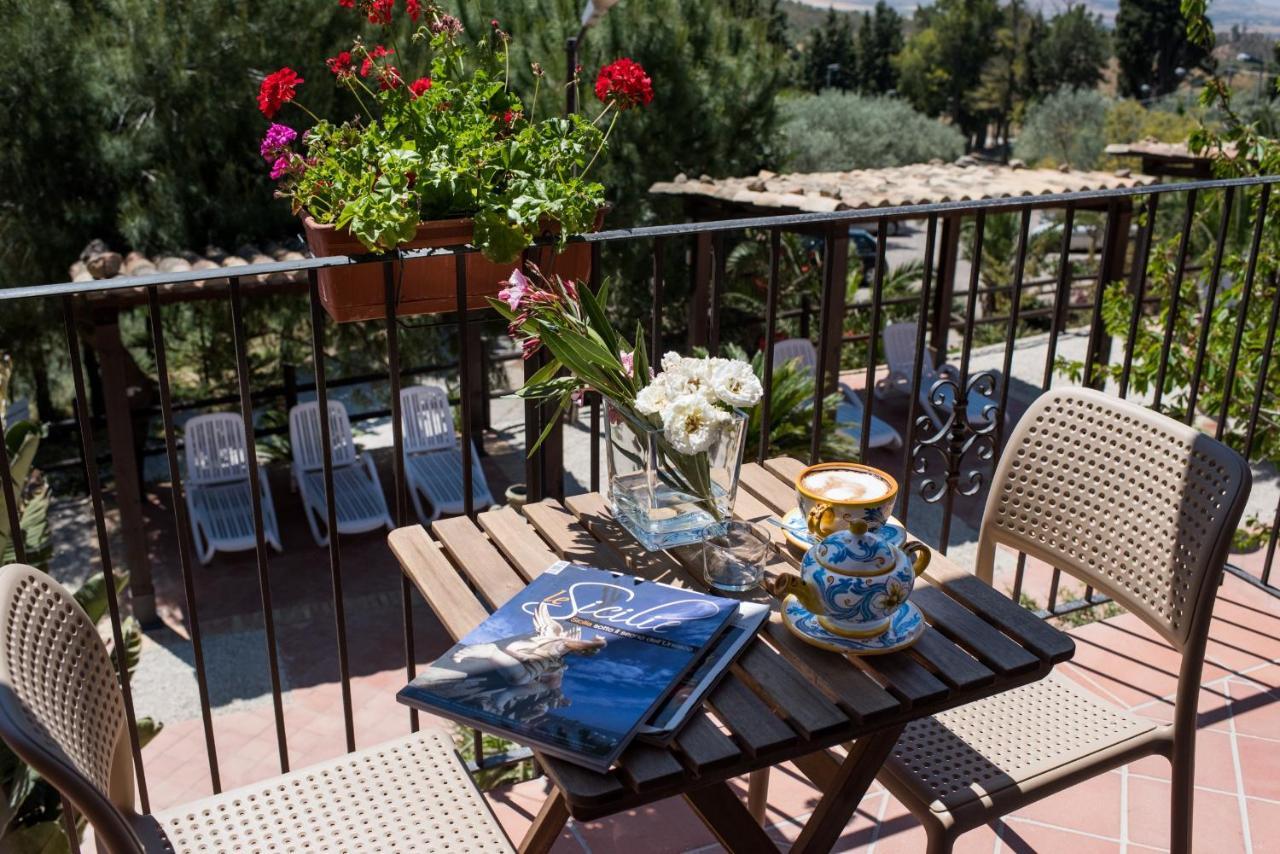 Agriturismo Vecchia Masseria Charme&Relax Сан-Микеле-ди-Ганцария Экстерьер фото