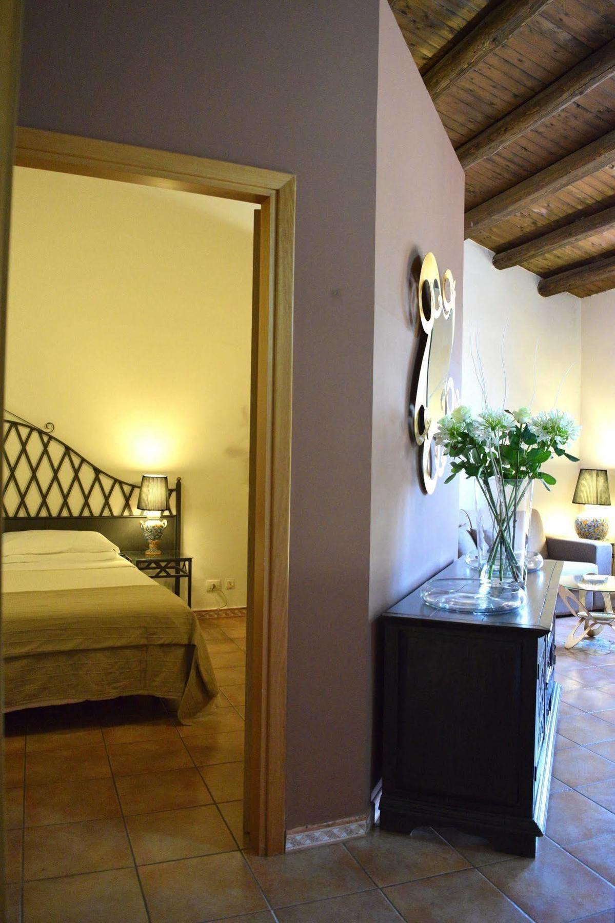 Agriturismo Vecchia Masseria Charme&Relax Сан-Микеле-ди-Ганцария Экстерьер фото